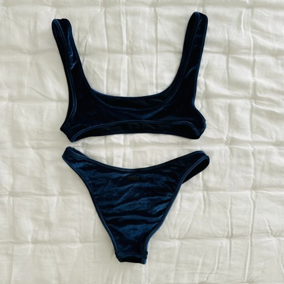 Triangl Bikini Navy Velvet Bikini Set (Small Top/ XS Bottoms) - Picture 3 of 4